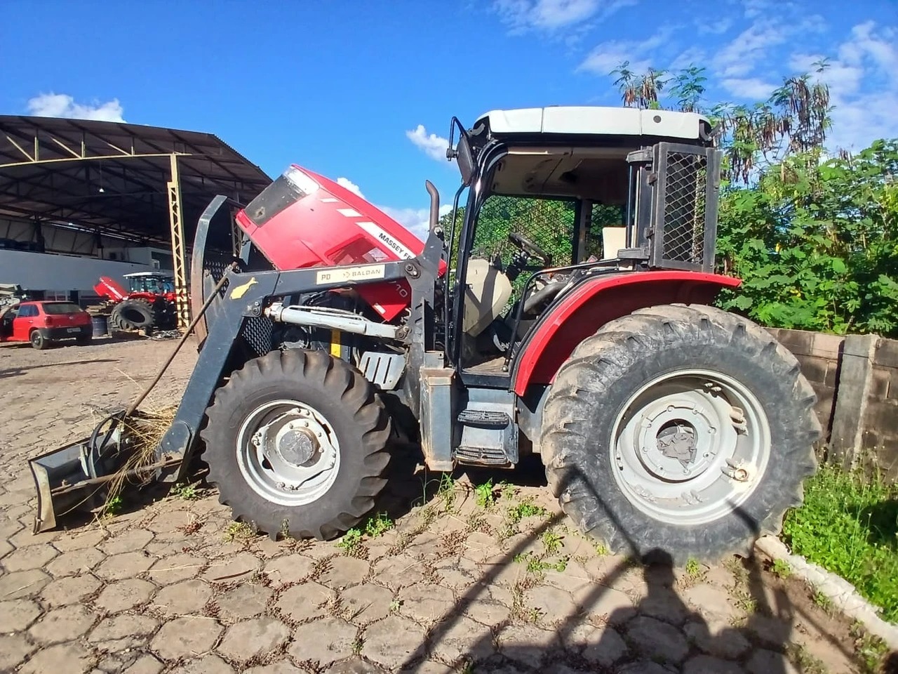 Trator Agrícola Massey Fergunisson MF 5710
